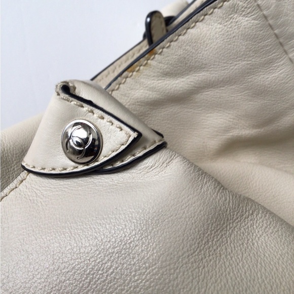 CHANEL Large Edgy Tote Bag - Picture 8 of 16